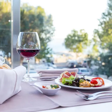 Plaza Ξενοδοχείο 4*