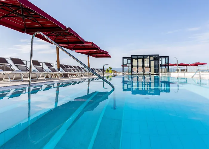 Plaza 4* Duće